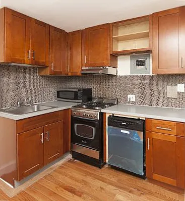 Rented by Icon Realty Management | media 6