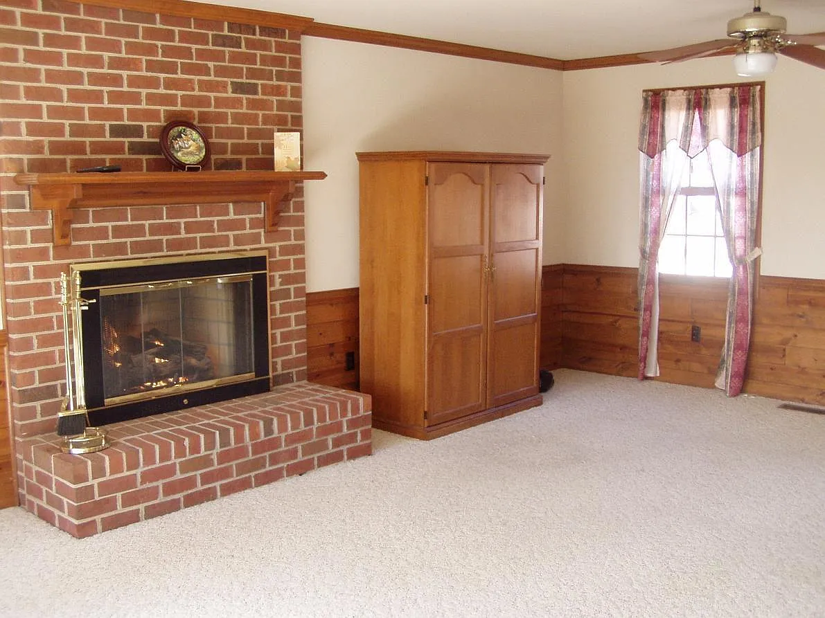 3 bed, 2.5 bath, 2500 sqft, $2,800 — Photo 2