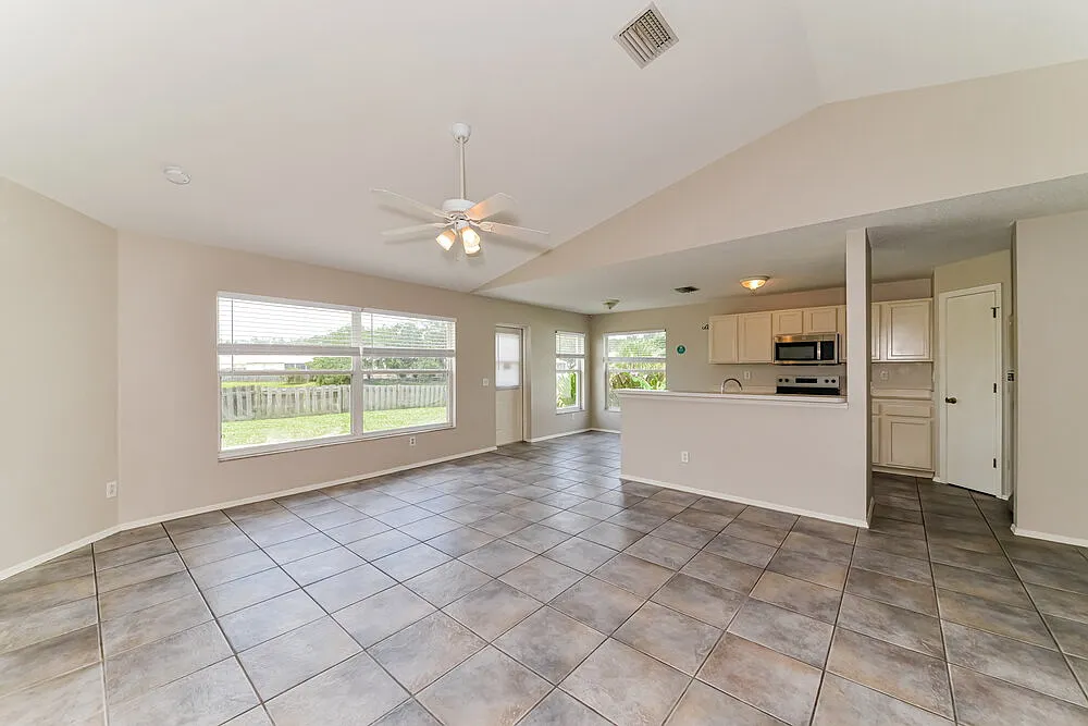 4 bed, 2.0 bath, 1606 sqft, $3,080 — Photo 4