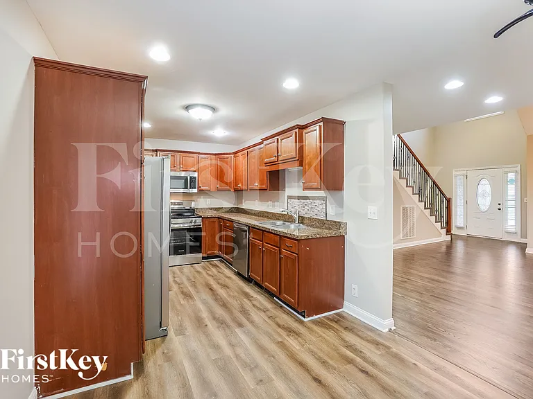 850 Samantha Ln — Photo 9