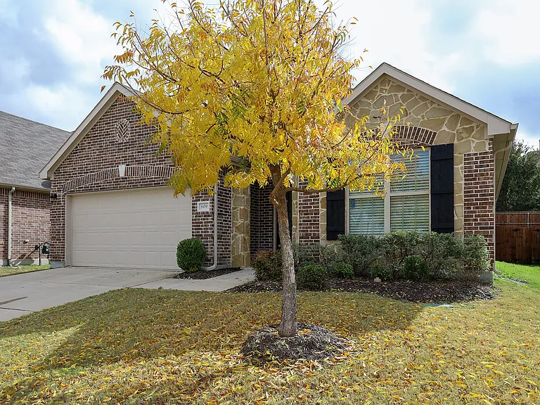 609 Sundrop Dr — Photo 3