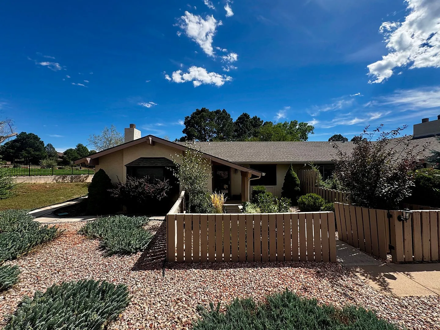 2 Bedroom Townhome in Kissing Camels with Golf Course views!! — Photo 1