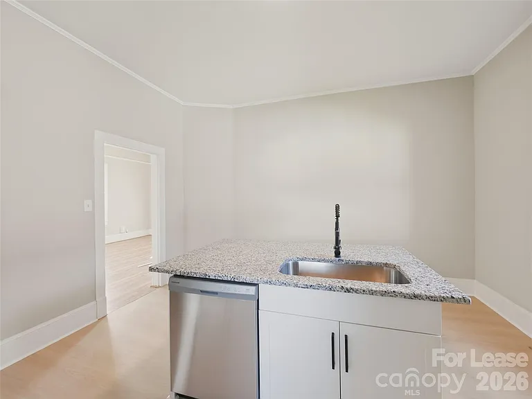 303 York Ave — Photo 9