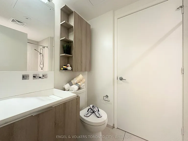 101 Charles St E #720 — Photo 6