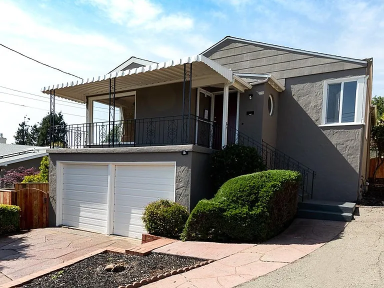 25 Stratford Rd — Photo 2