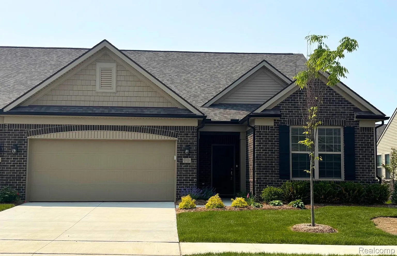 785 W Spaniel Dr photo 1