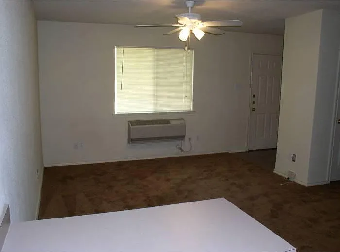 Studio, 410 sqft, $700 — Photo 2