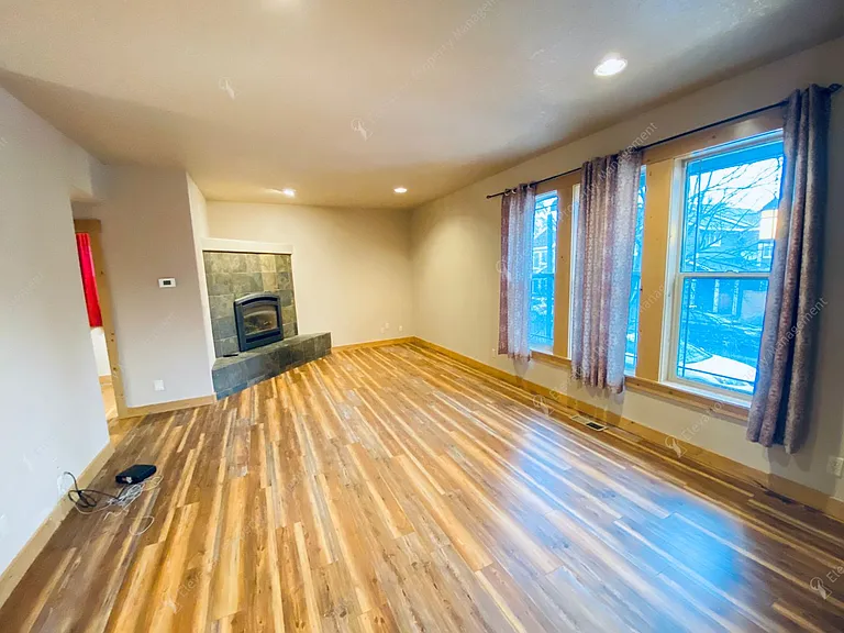 20187 Merriewood Ln — Photo 2