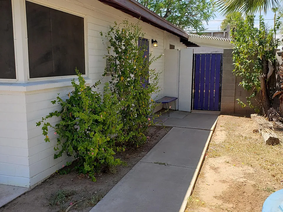 Separate side entrance for the guesthouse