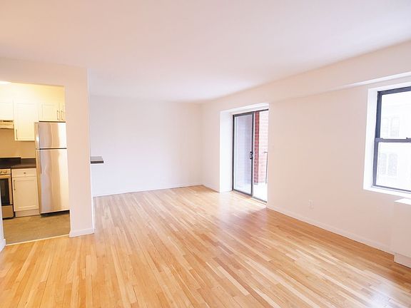 5th image of 245 E 84th St APT 6D