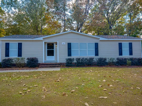 43 W Tryon Ct, Spring Lake, NC 28390