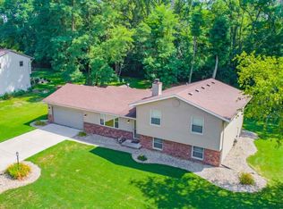 49 Country Ln, East Peoria, IL 61611