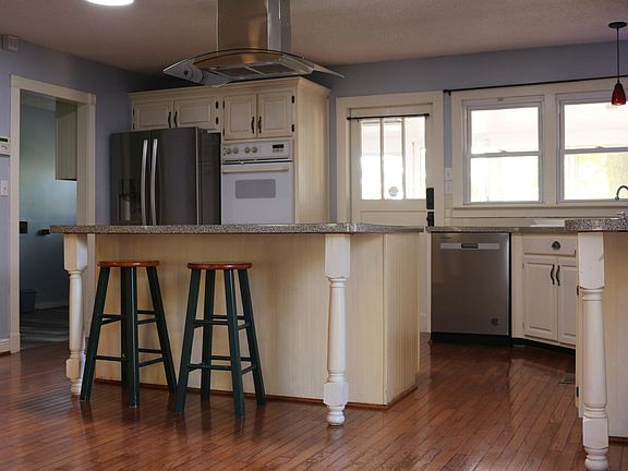 5th image of 2711 Walker Rd