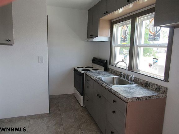 3rd image of 813 E 18th St