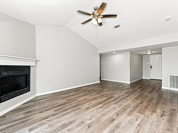 2nd image of 6213 Pine St