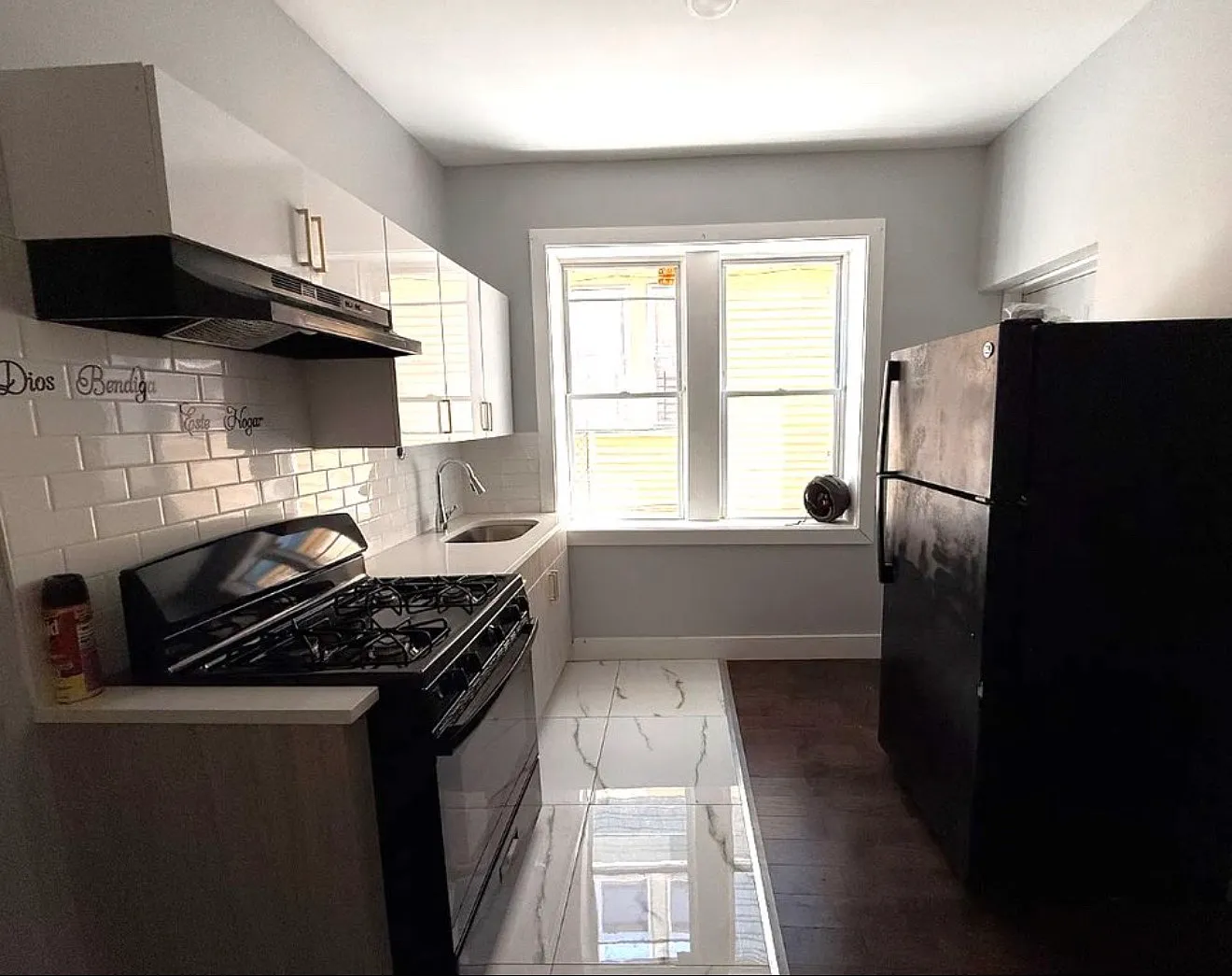 3 bed, $2,150 — Photo 2
