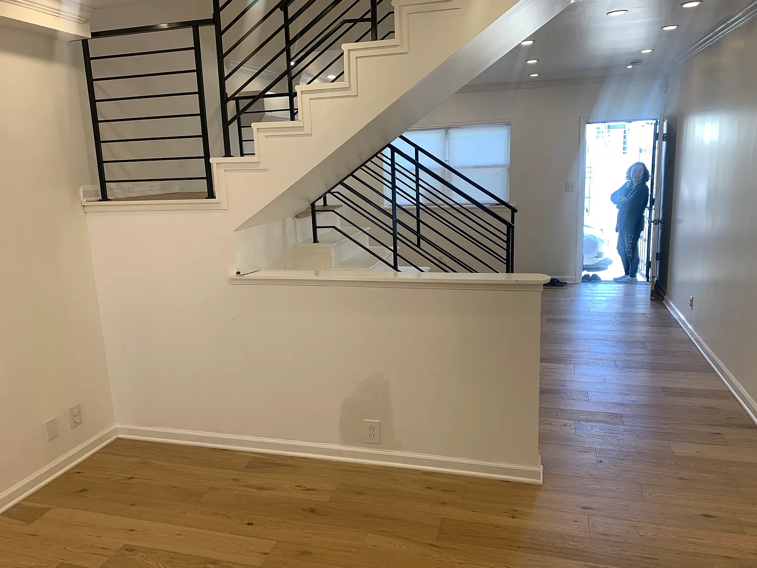 2 bed, 900 sqft, $2,200 — Photo 3
