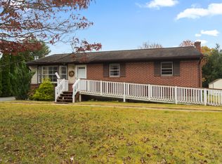 10 Filosi Rd, East Lyme, CT 06333