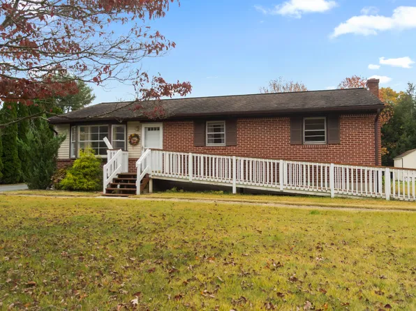 10 Filosi Road, East Lyme, CT 06333