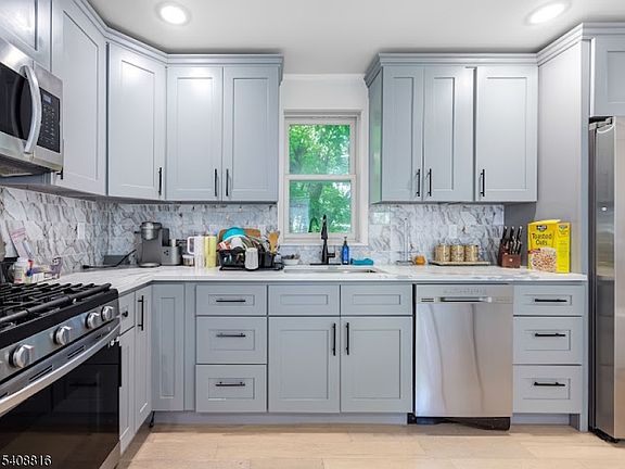 5th image of 203 Queen Anne Rd