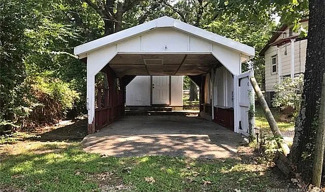 2 bed, 1.5 bath, $975 — Photo 2
