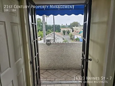 14323 Haynes St #7 — Photo 11