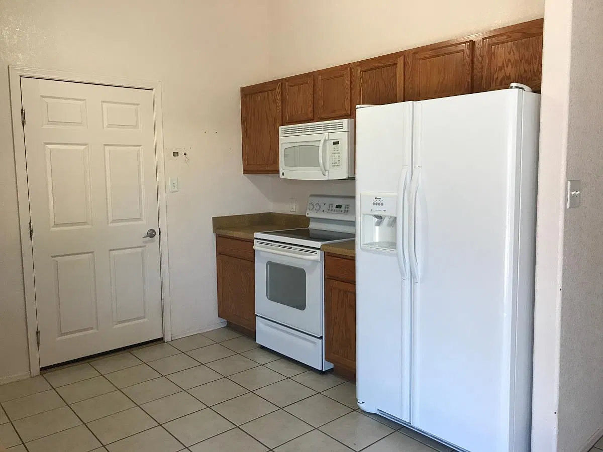 3 bed, 1218 sqft, $1,450 — Photo 4