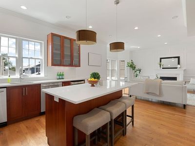 823 E 6th St #1, South Boston, MA, 02127