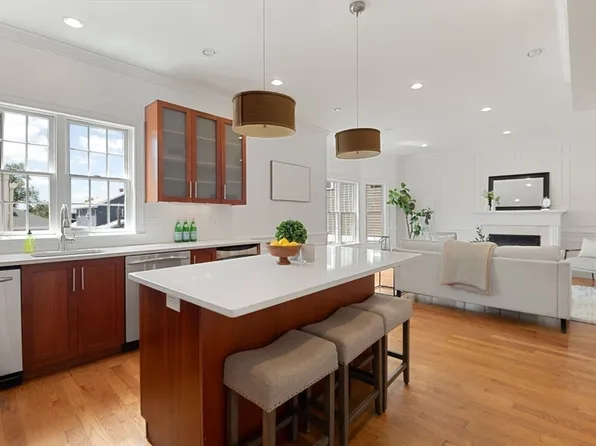 823 E 6th St #1, South Boston, MA 02127