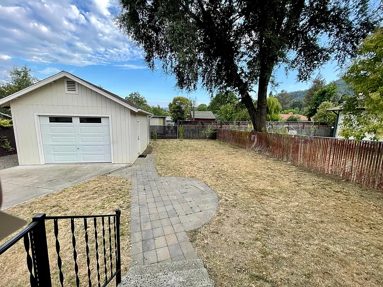 51 N Court Rd — Photo 3
