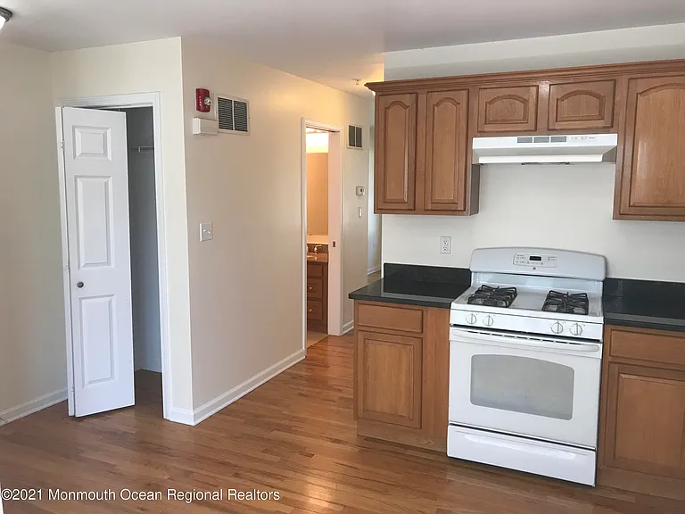 112 Morris Ave #B — Photo 7