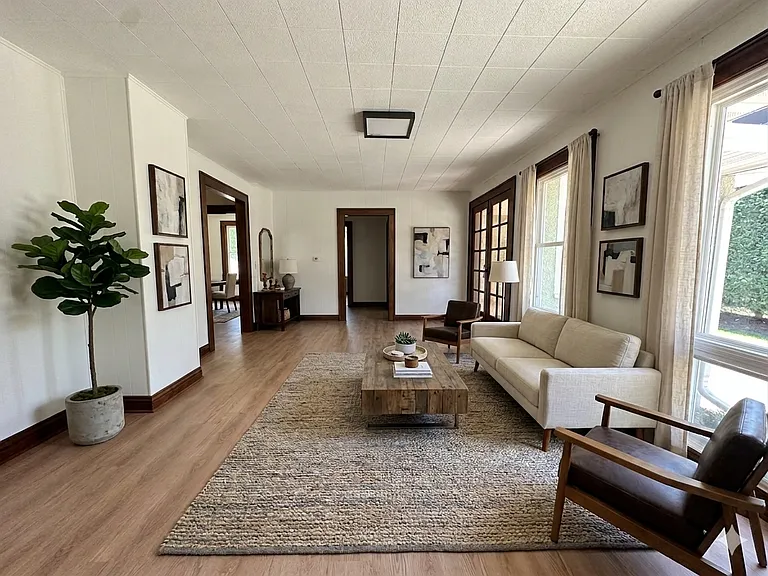 236 N Main St — Photo 3