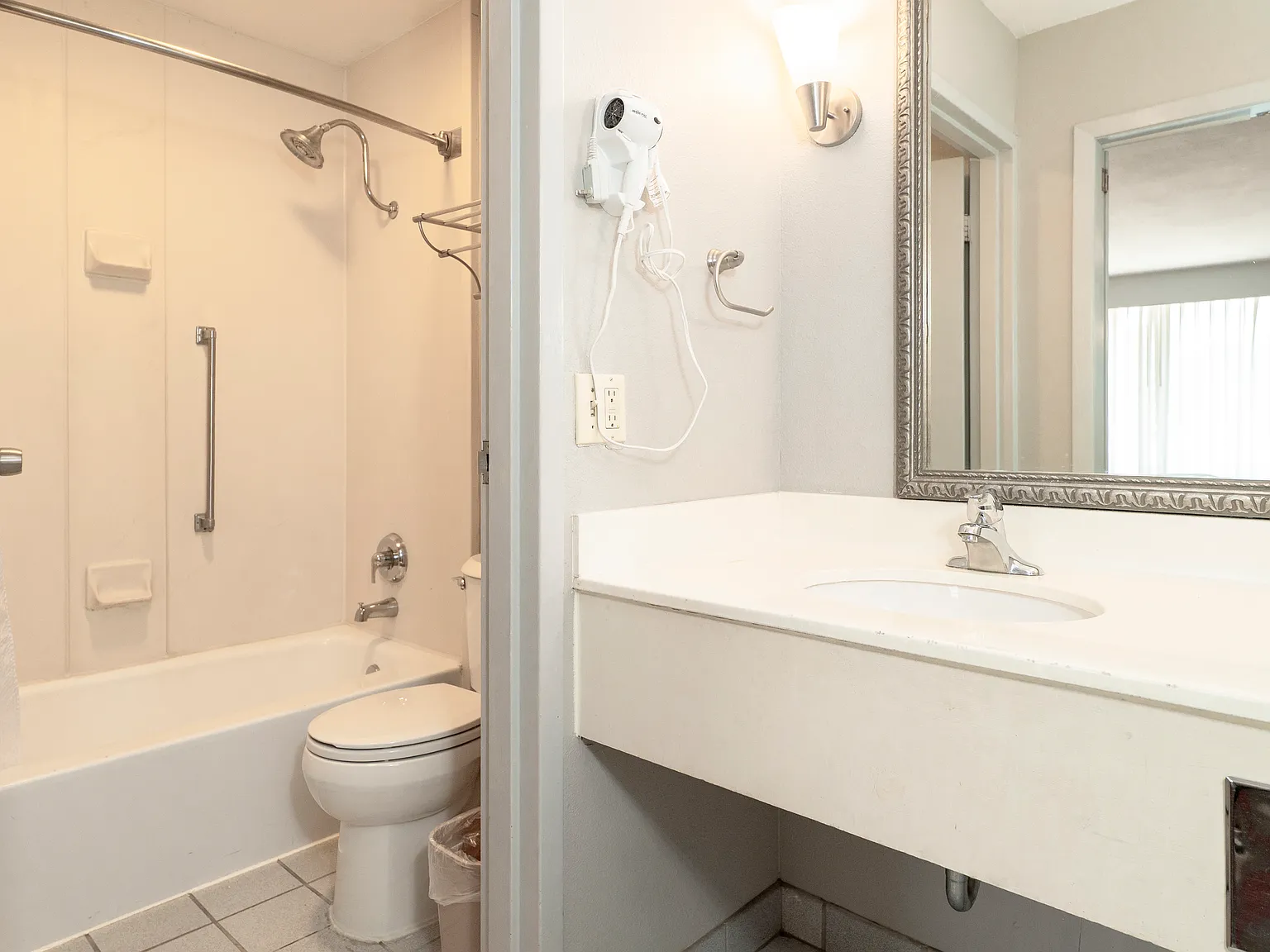 Studio, 300 sqft, $695 — Photo 4