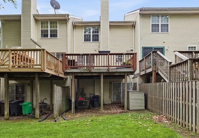1033 Higgins Way #1 — Photo 18