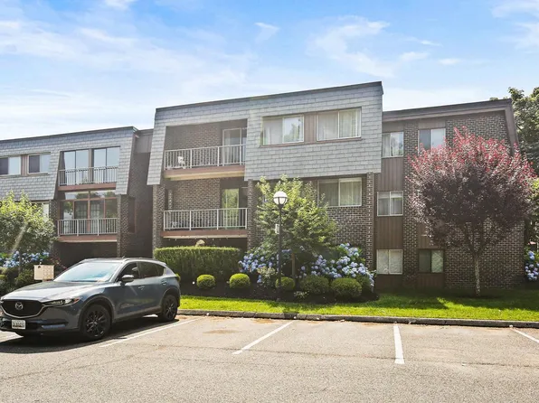 8 Stonehenge Cir APT 12, Baltimore, MD 21208