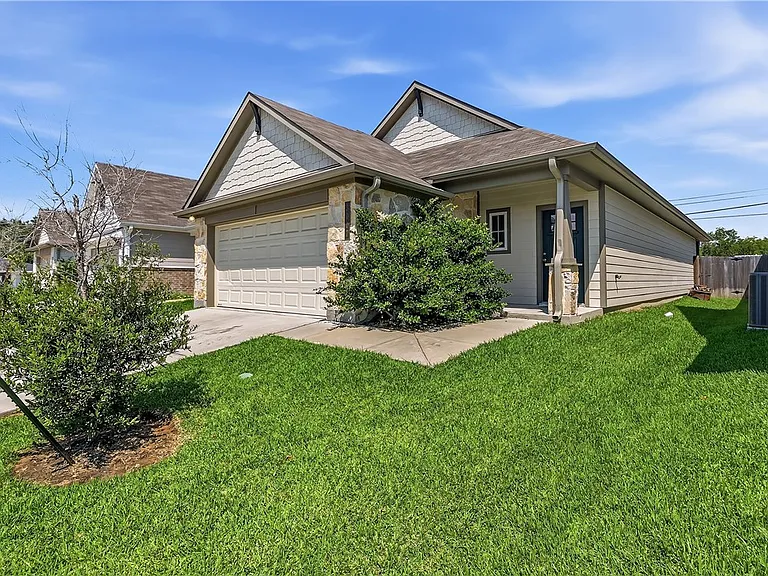 3007 Stevens Dr — Photo 2