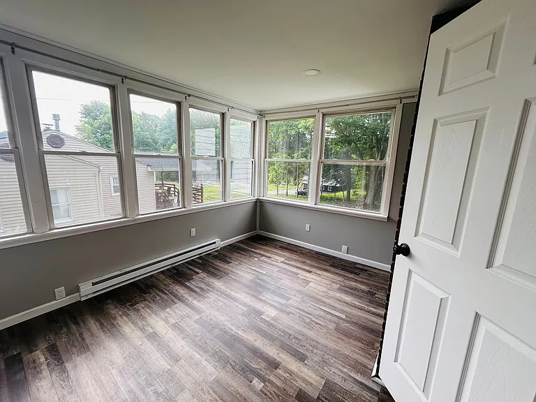 355 E Brown St — Photo 4