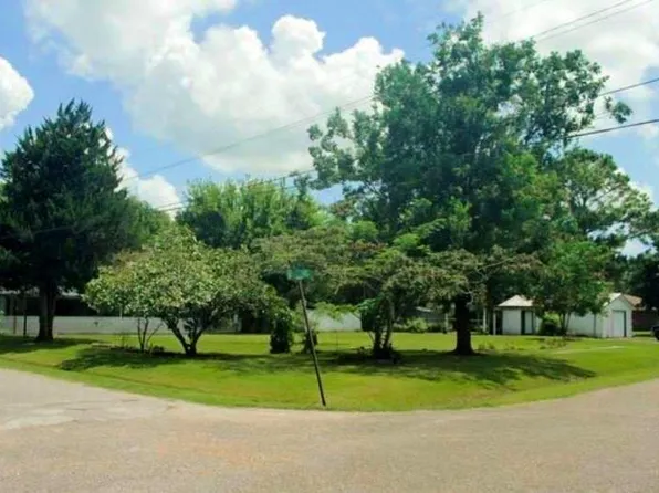 1402 Avenue G, Danbury, TX 77534