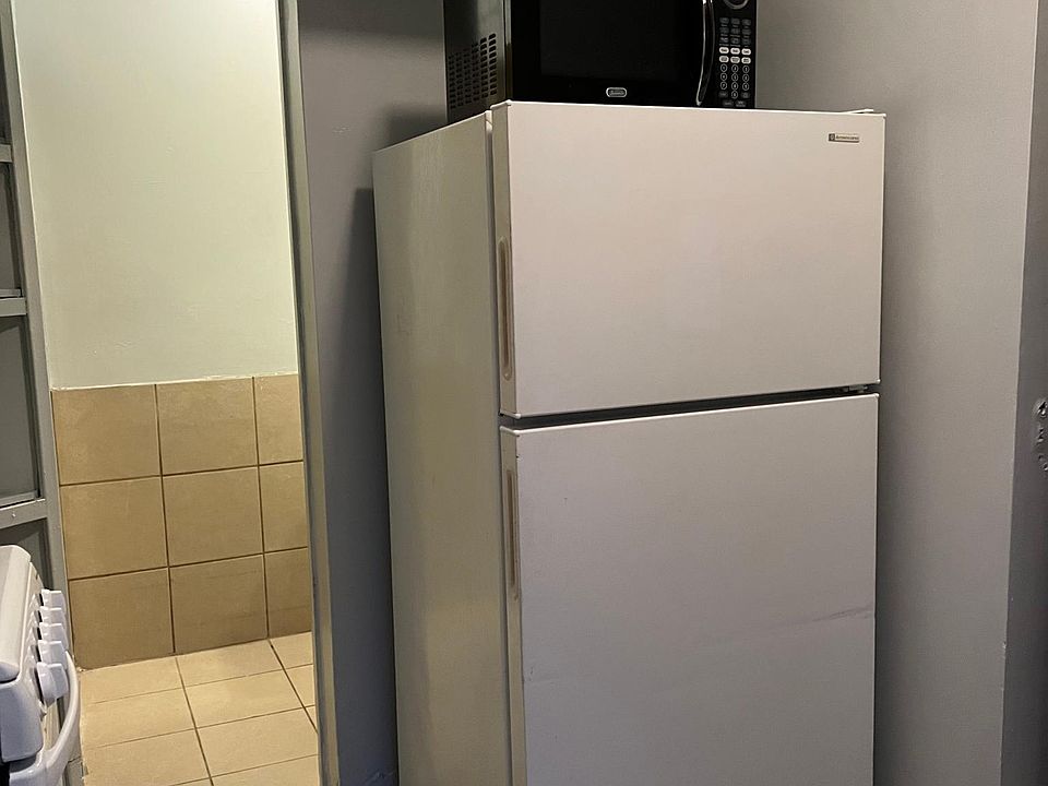 1st image of 139 Davis St APT 1