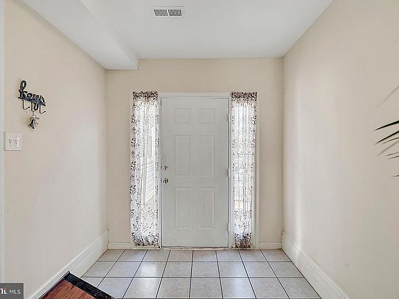 3rd image of 10618 Mockingbird Ln