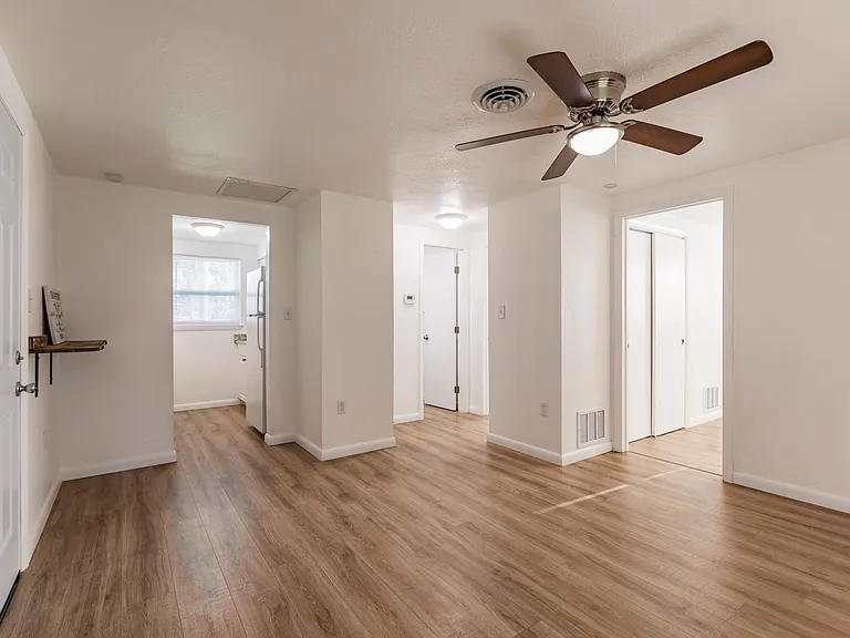 1611 Florence Ave #B — Photo 29