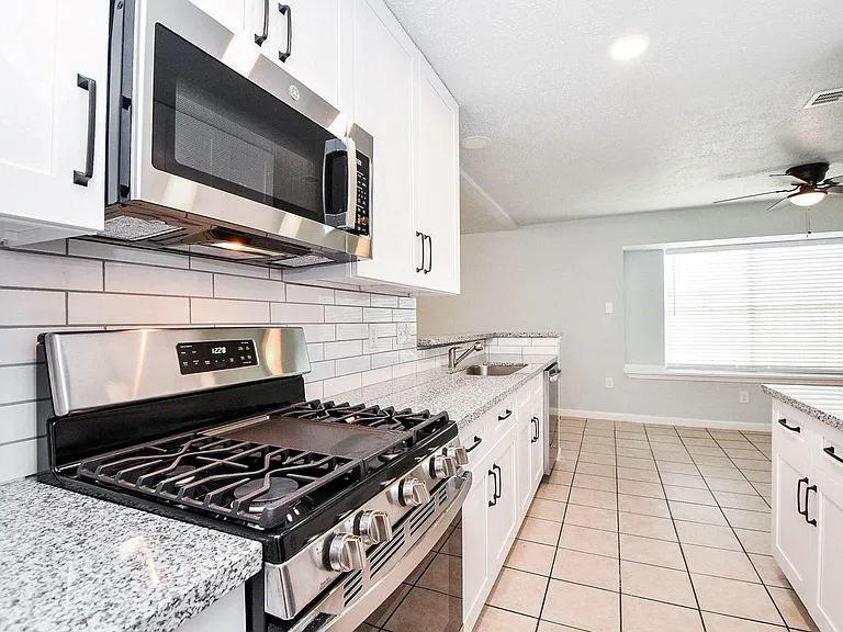 2622 Olympus Dr — Photo 2