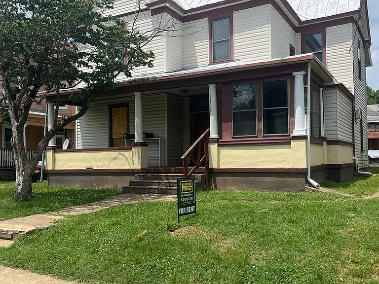 1415 Chapman Ave SW — Photo 1