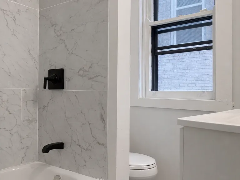 311 Hilton Pl #3 — Photo 2