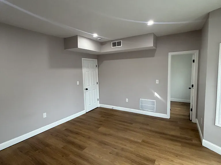 24 E Chestnut St #2 — Photo 8