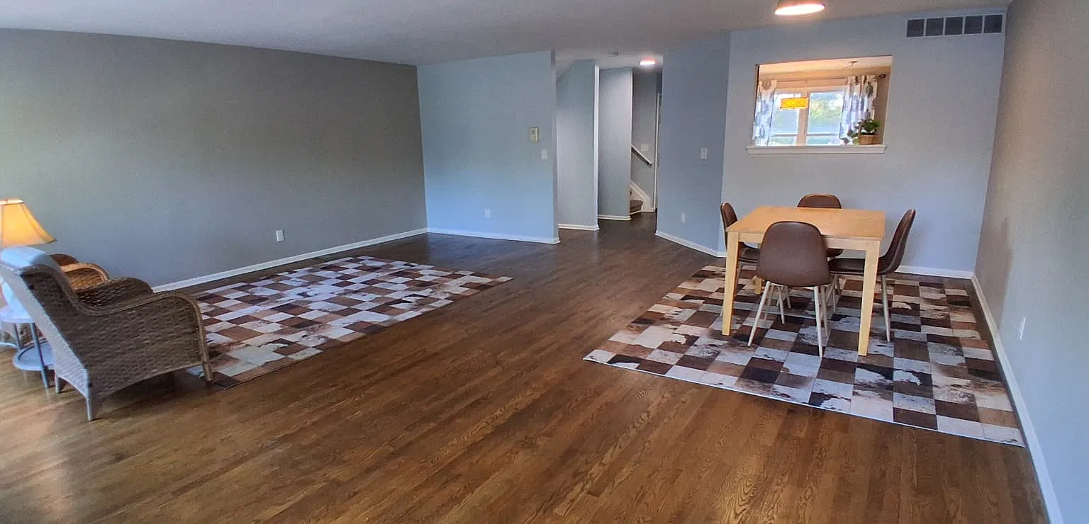 3 bed, 2.5 bath, 2300 sqft, $2,400 — Photo 3