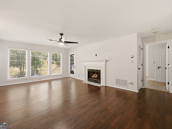 5th image of 515 Berkeley Woods Dr