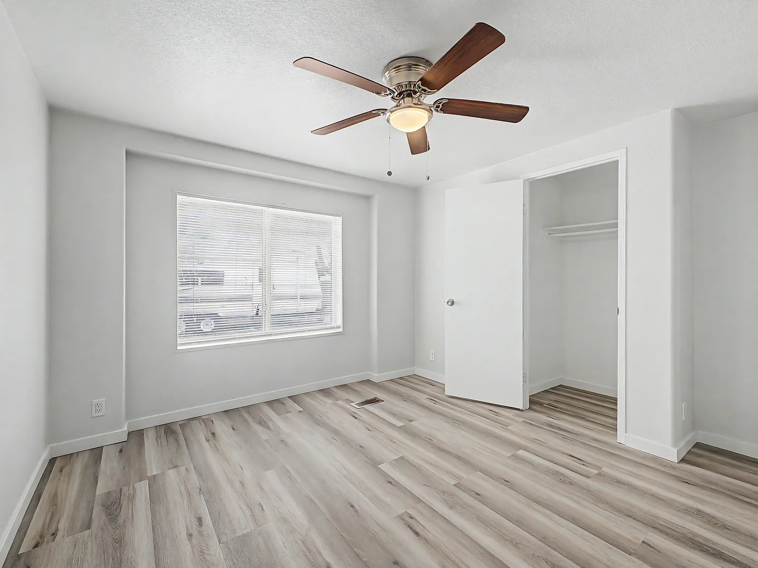 6 bed, 1666 sqft, $600 — Photo 3