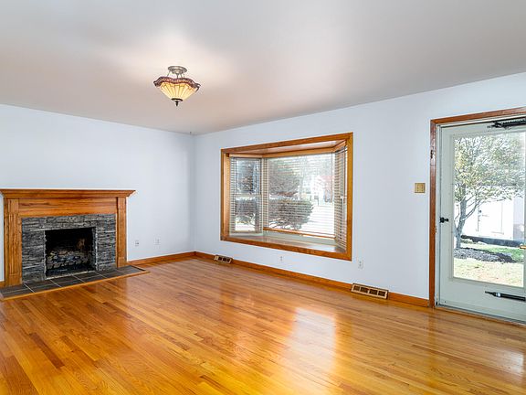 5th image of 3856 Bower Rd