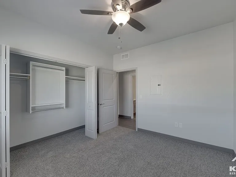 Indian Point Apartments — Photo 19
